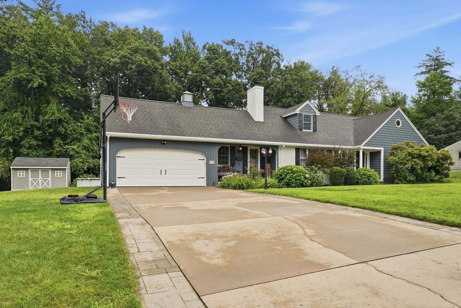 29 Shady Side Dr Longmeadow — Photo 3 of 42