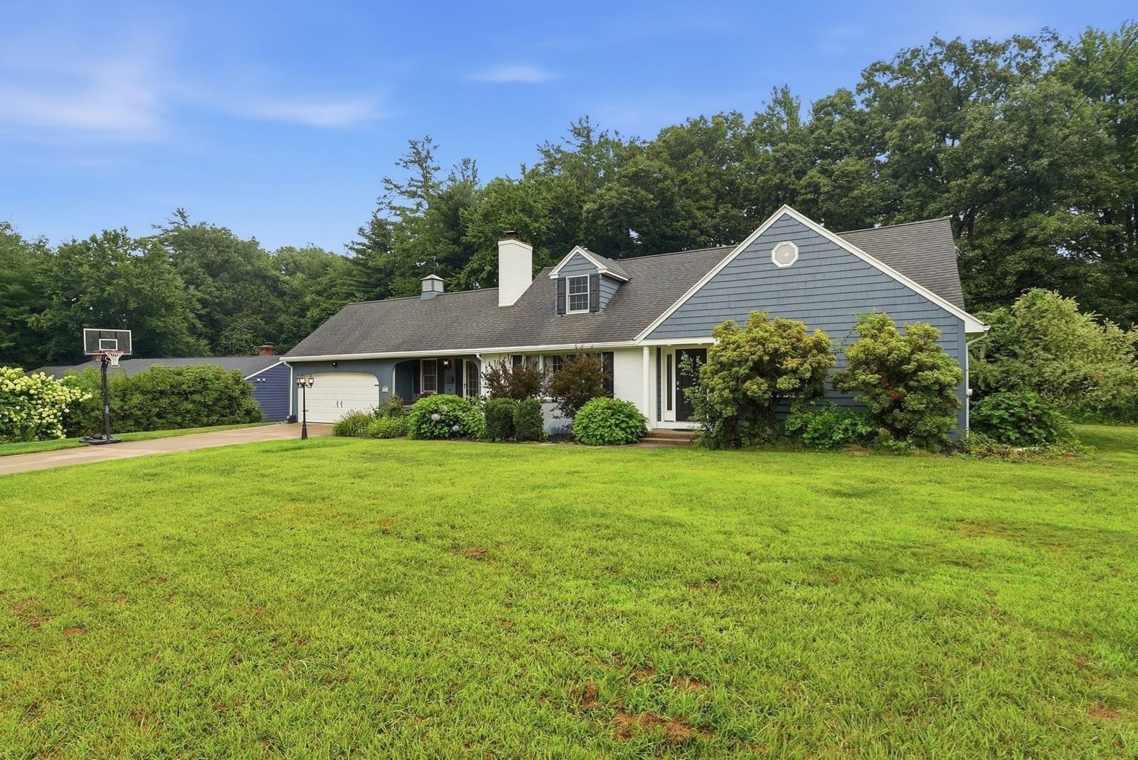 29 Shady Side Dr Longmeadow — Photo 4 of 42