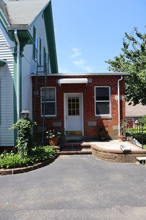 7-R W Dane St Beverly — Photo 3 of 42
