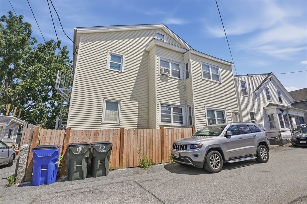 22 Sachem St Fall River — Photo 3 of 19