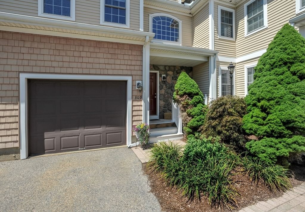 309 Hampton Way #309 Abington — Photo 2 of 23