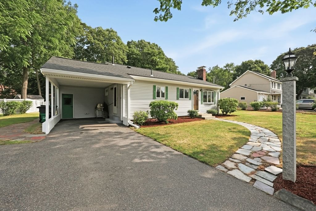 7 Foley Drive Natick — Photo 2 of 40