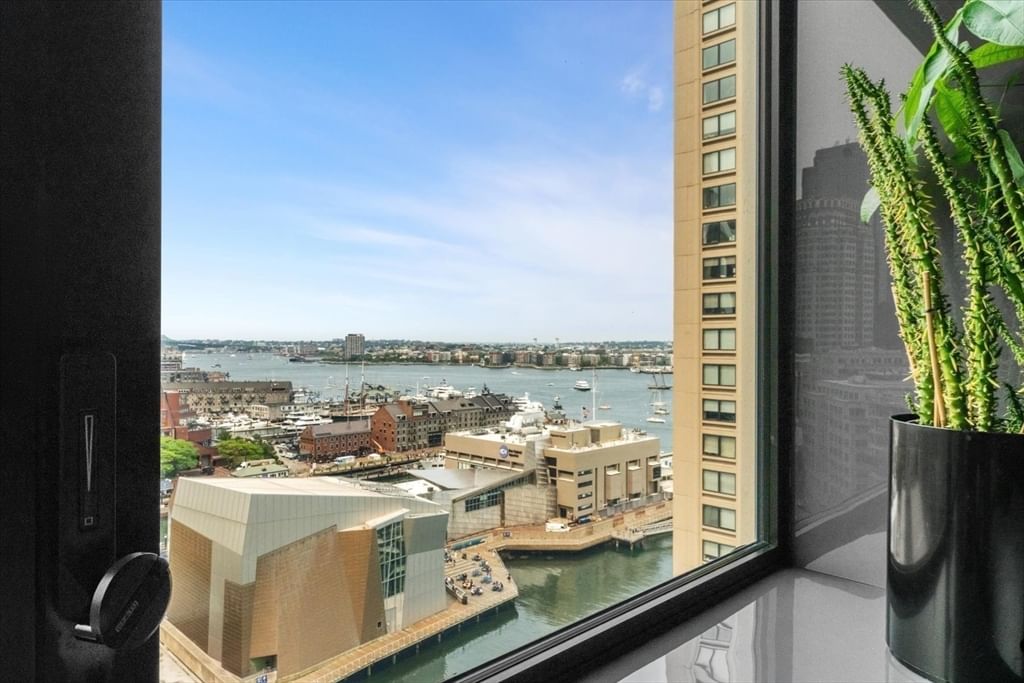 65 East India Row #16B Boston — Photo 27 of 36