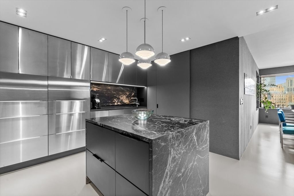 65 East India Row #16B Boston — Photo 4 of 36