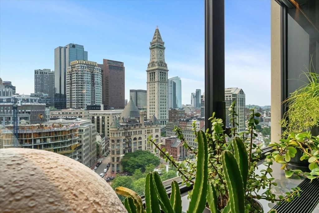 65 East India Row #16B Boston — Photo 9 of 36