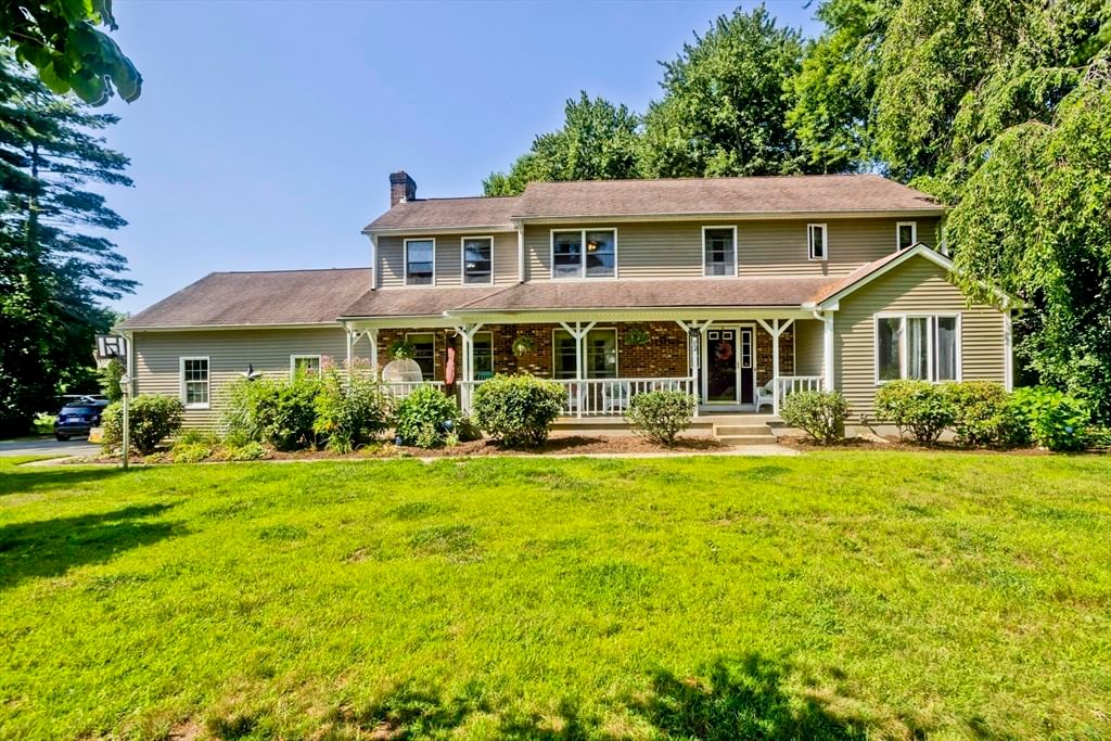 Property at 82 Pilgrim Rd, East Longmeadow, MA 01028
