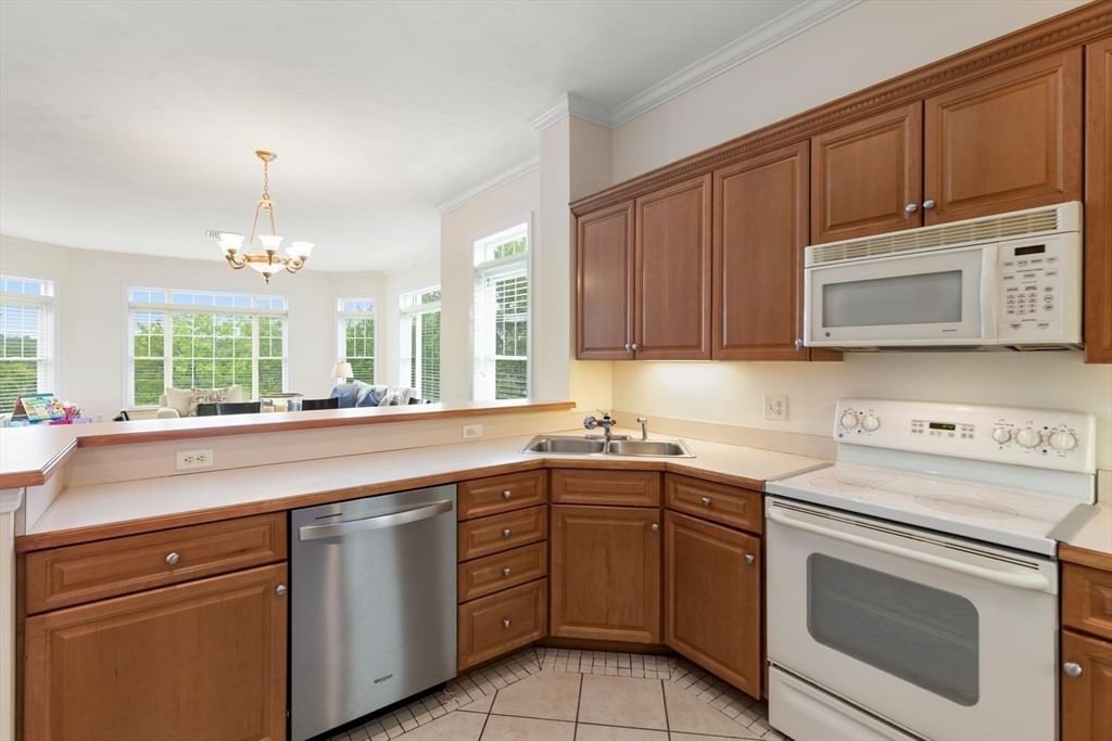 295 Salem St #98 Woburn — Photo 7 of 28