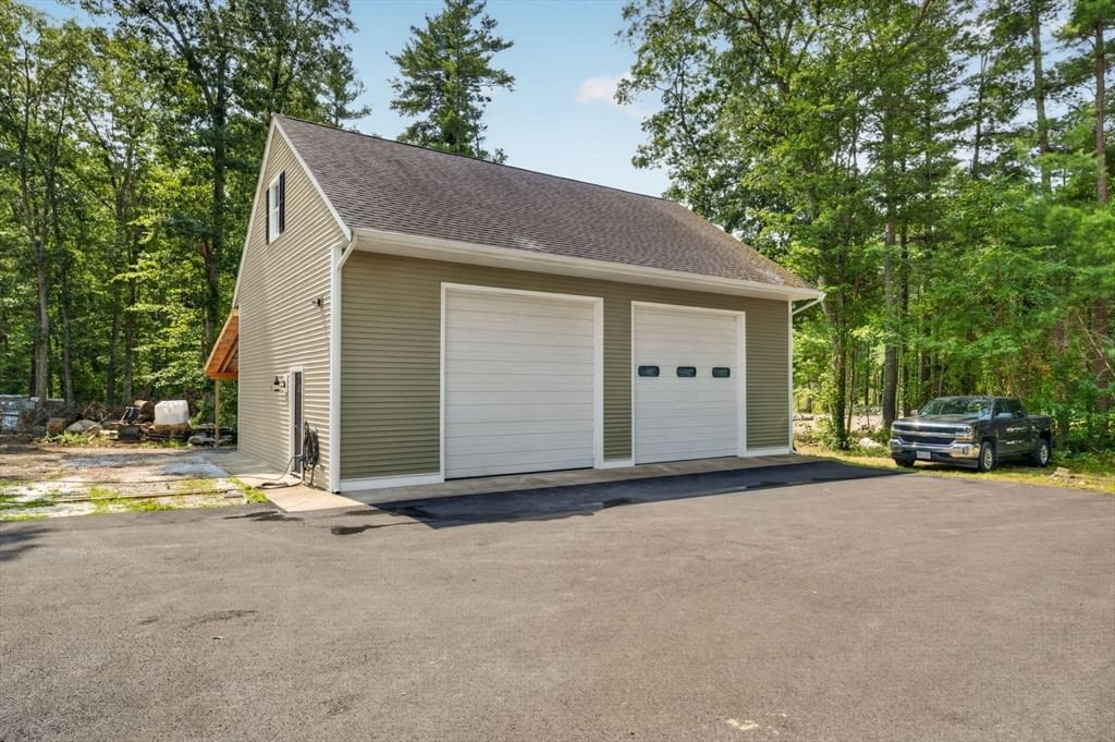 112 Spruce St Middleboro — Photo 5 of 34