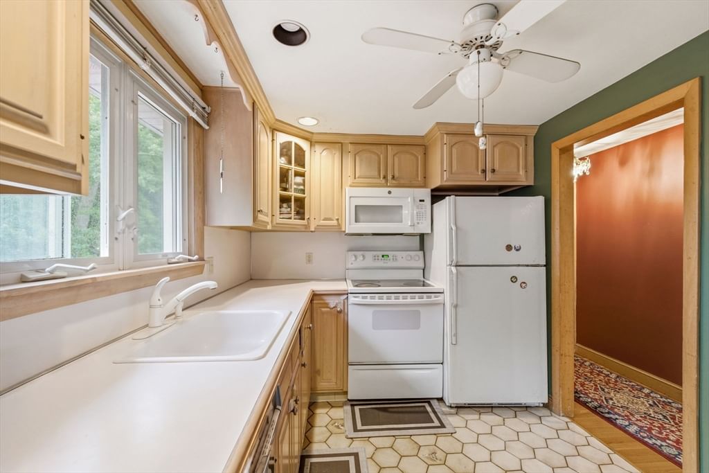 5 Hull Dr Saugus — Photo 10 of 38