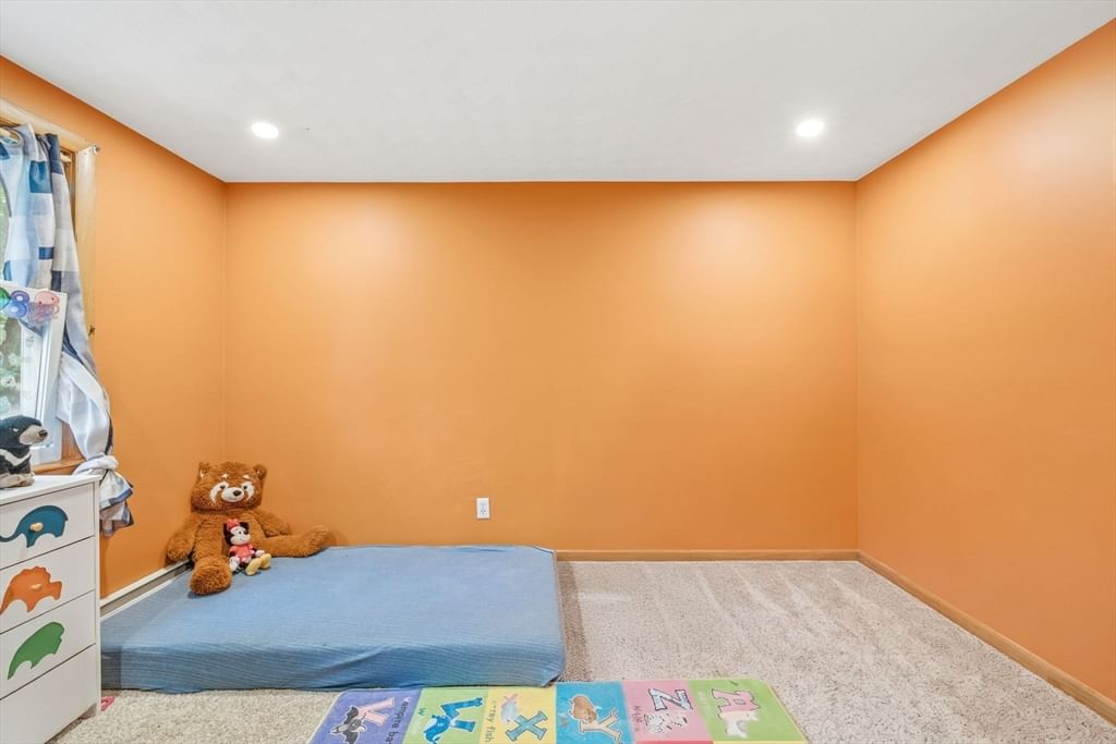 5 Hull Dr Saugus — Photo 13 of 38