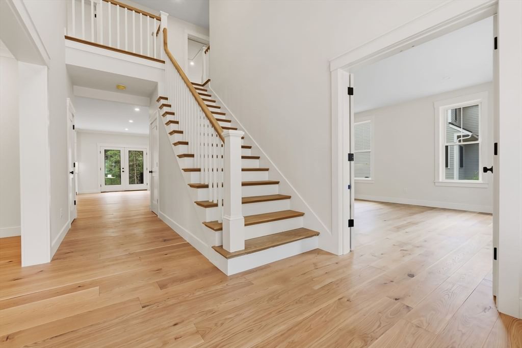 11 Betsy Lane Rowley — Photo 3 of 41