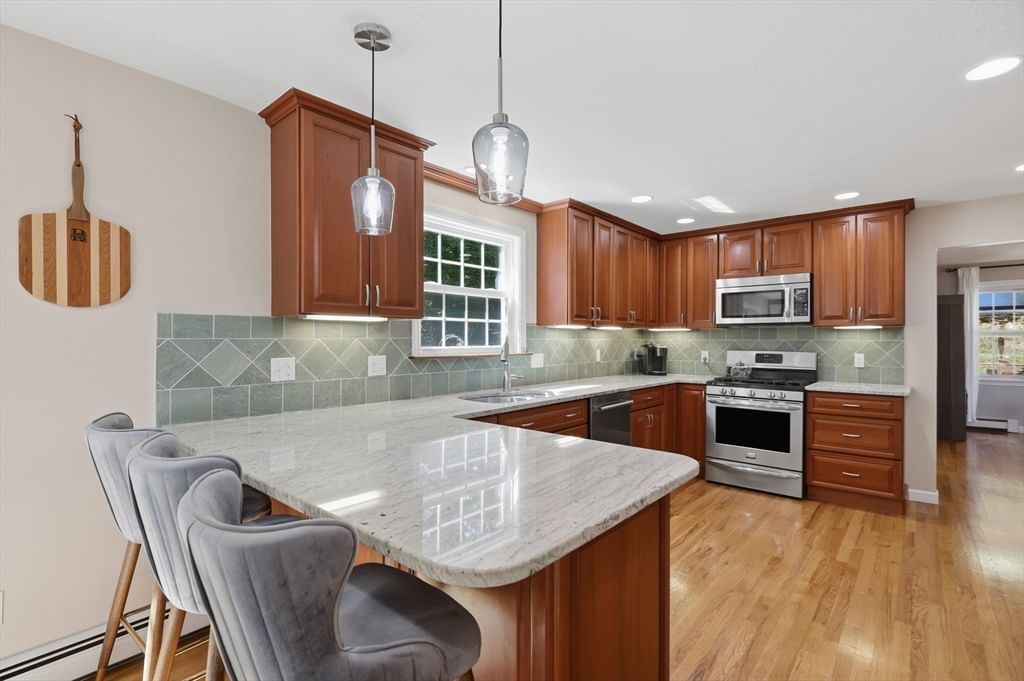 4 Martin Circle Hudson — Photo 10 of 35