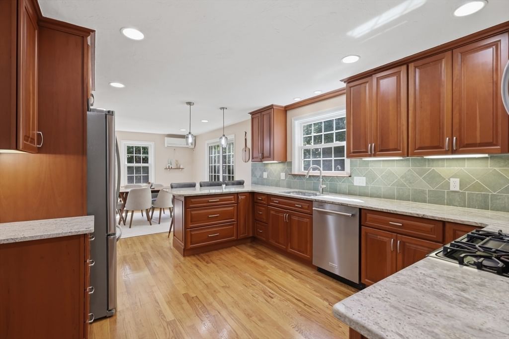 4 Martin Circle Hudson — Photo 11 of 35