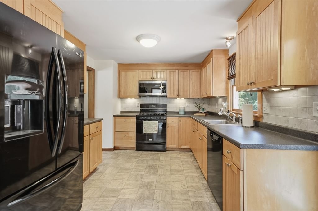 7 San Mateo Drive Chelmsford — Photo 13 of 42