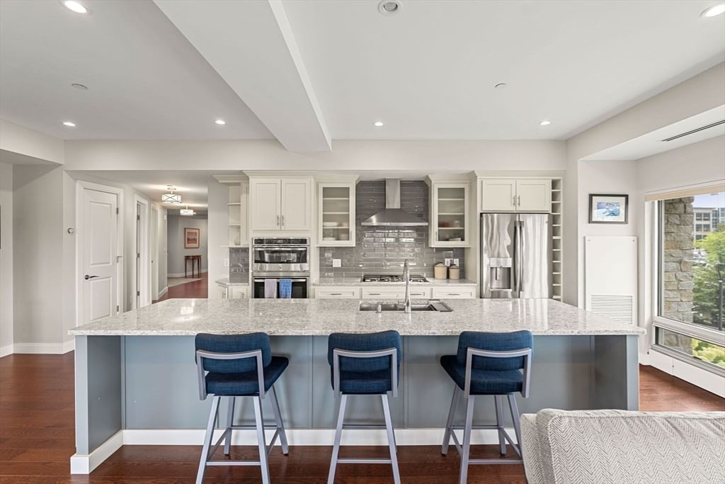 201 Elliott #200 Beverly — Photo 3 of 35