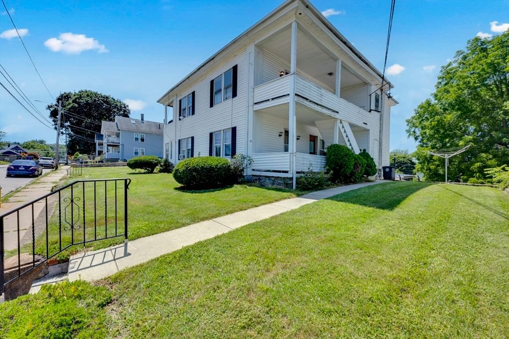 90 Sayles St Southbridge — Photo 3 of 36