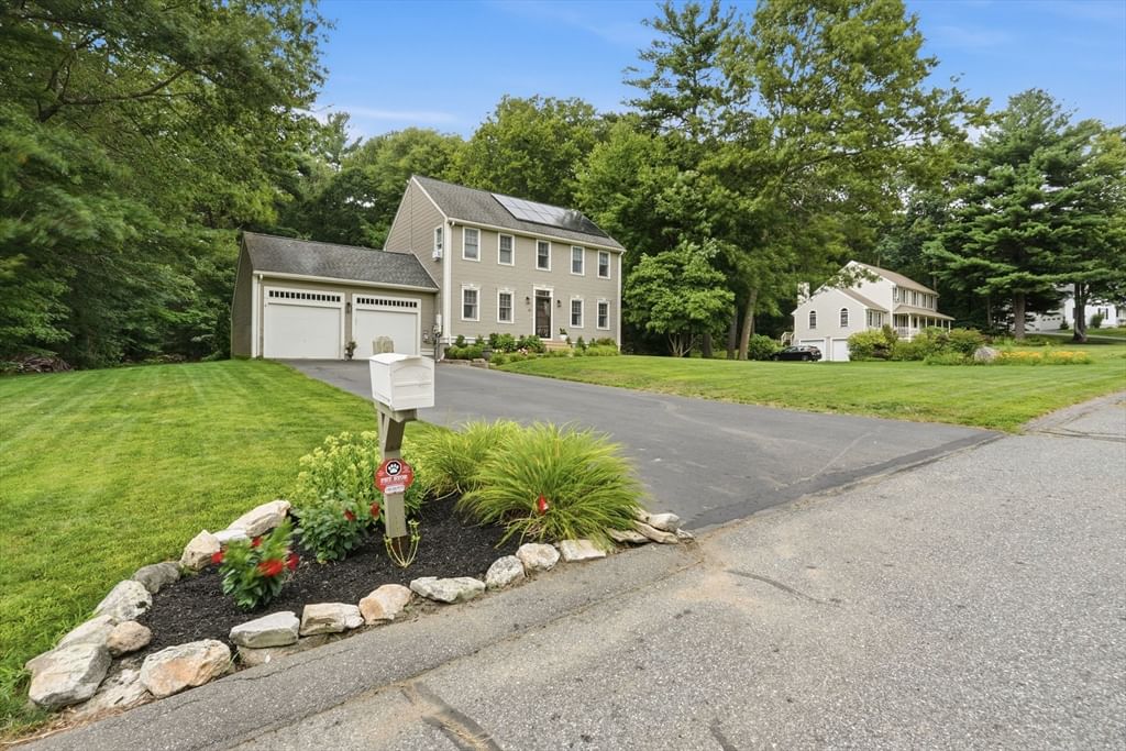 21 Wildflower Dr Sutton — Photo 4 of 42
