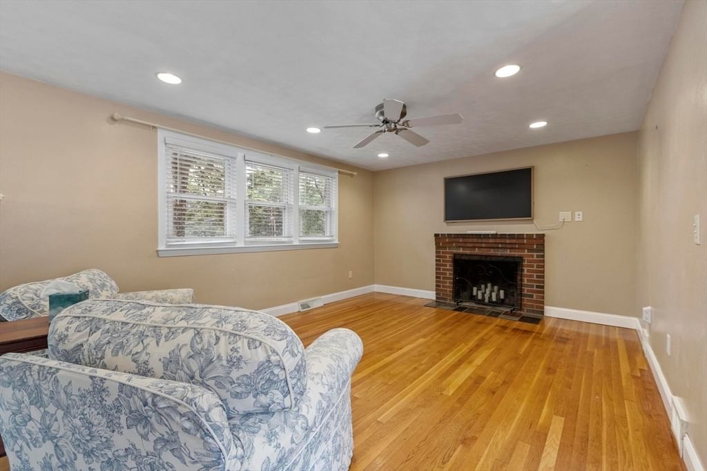 2 Stratton Dr Hudson — Photo 8 of 42