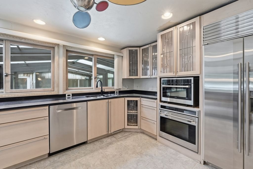 58 Lakeshore Dr Ext West Brookfield — Photo 10 of 41