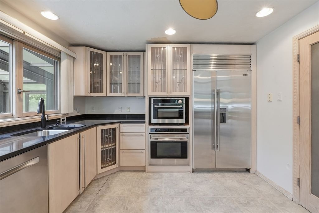 58 Lakeshore Dr Ext West Brookfield — Photo 11 of 41