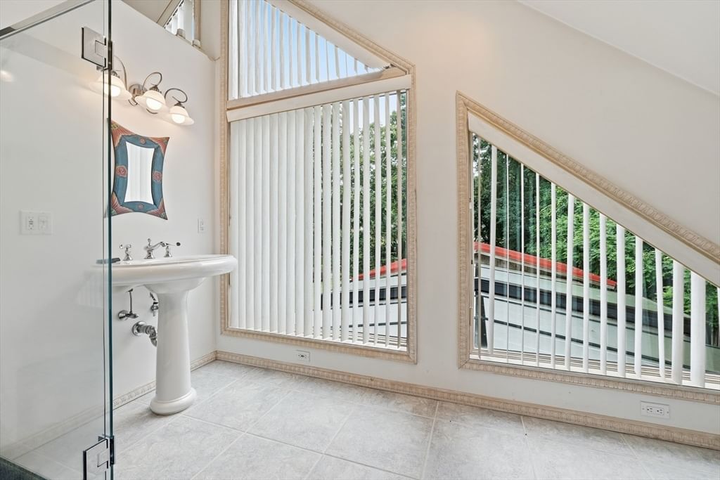 58 Lakeshore Dr Ext West Brookfield — Photo 29 of 41