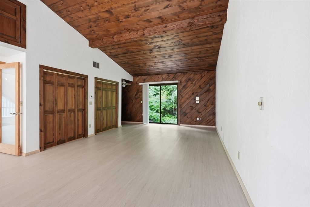 58 Lakeshore Dr Ext West Brookfield — Photo 32 of 41