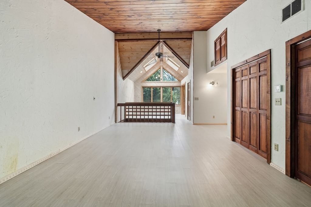 58 Lakeshore Dr Ext West Brookfield — Photo 33 of 41