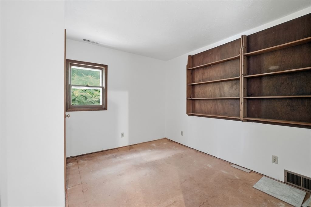 58 Lakeshore Dr Ext West Brookfield — Photo 36 of 41