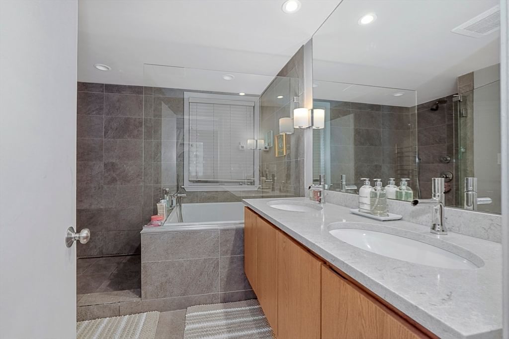 70 Clarendon St #A Boston — Photo 14 of 19