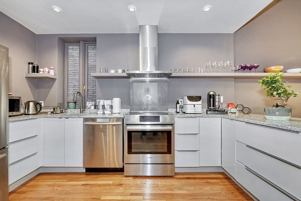 70 Clarendon St #A Boston — Photo 5 of 19