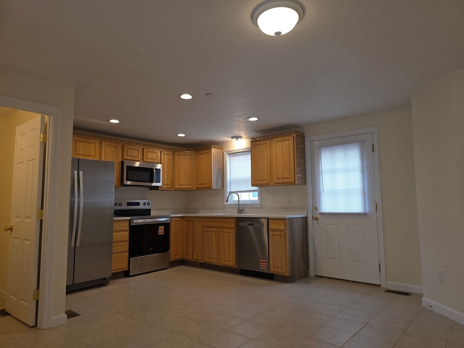 958 Warren Ave #8 Brockton — Photo 8 of 26