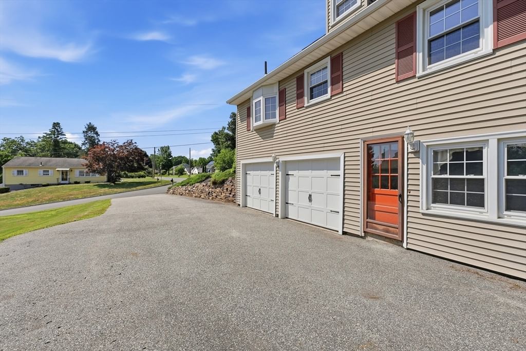 53 Laurence Drive West Springfield — Photo 2 of 42