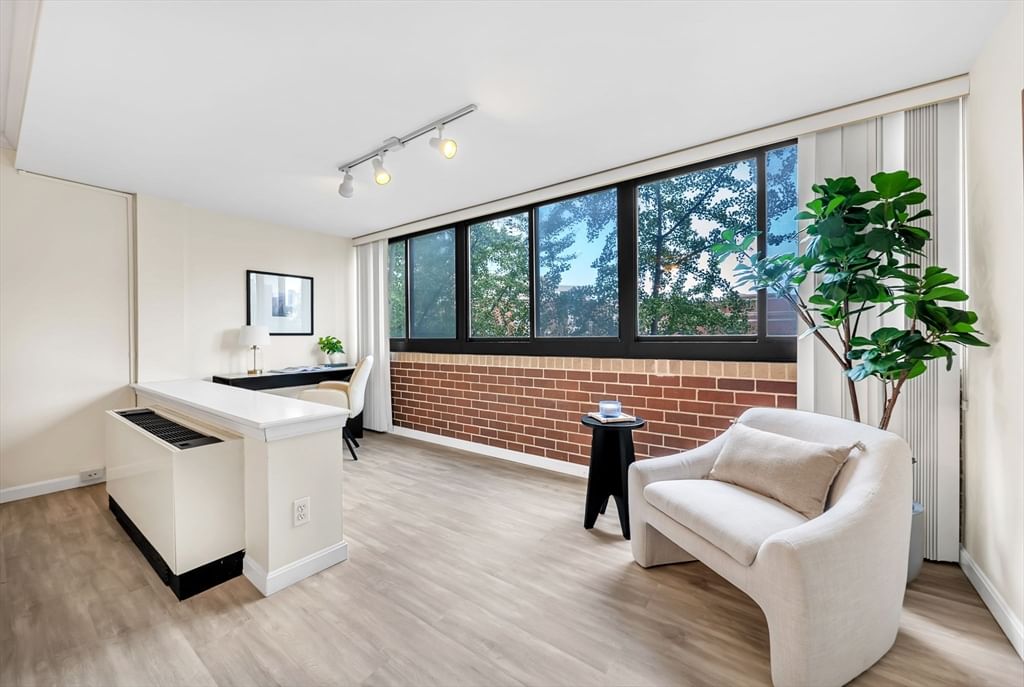 9 Hawthorne Pl #7H Boston — Photo 10 of 35