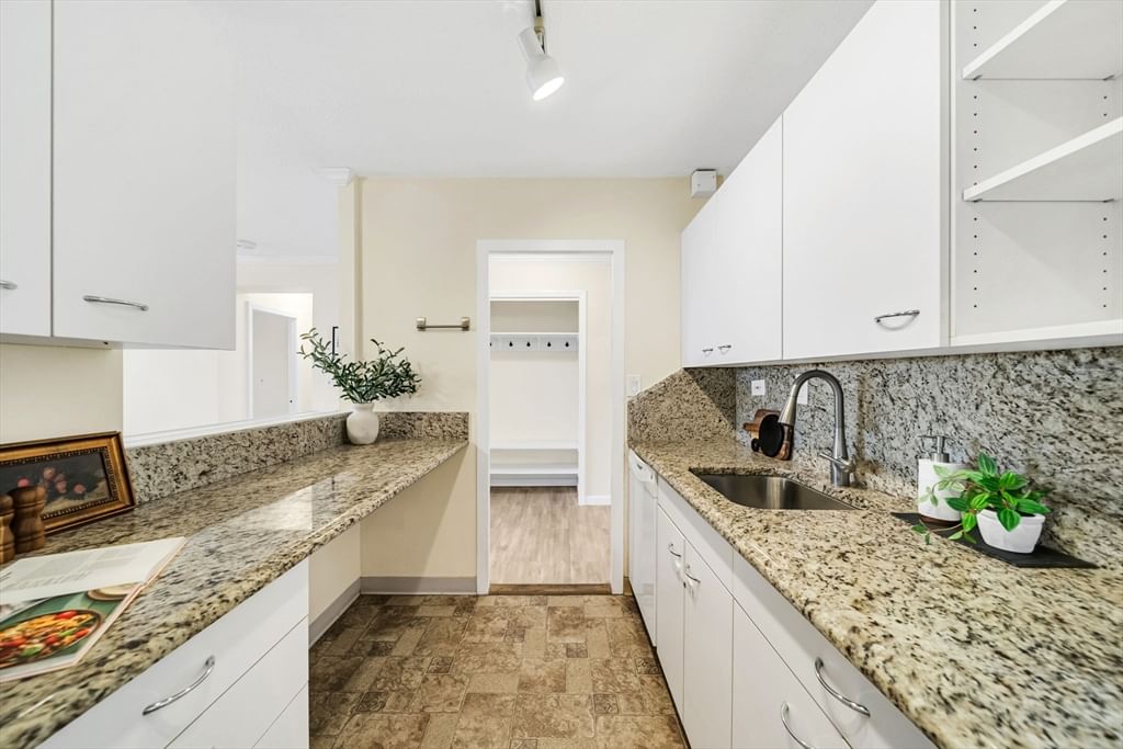 9 Hawthorne Pl #7H Boston — Photo 18 of 35