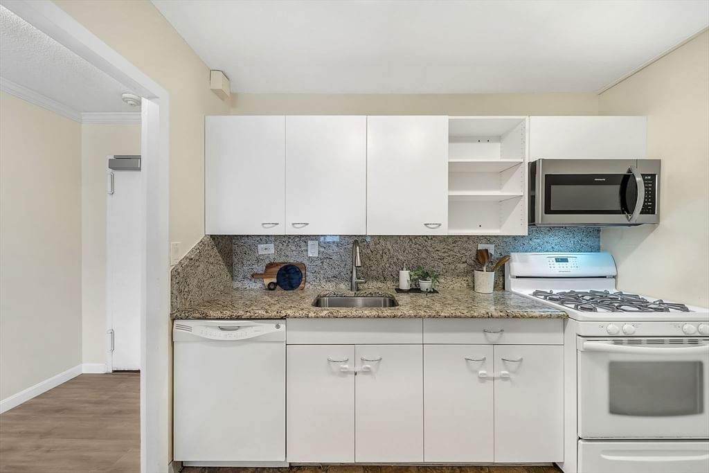9 Hawthorne Pl #7H Boston — Photo 19 of 35