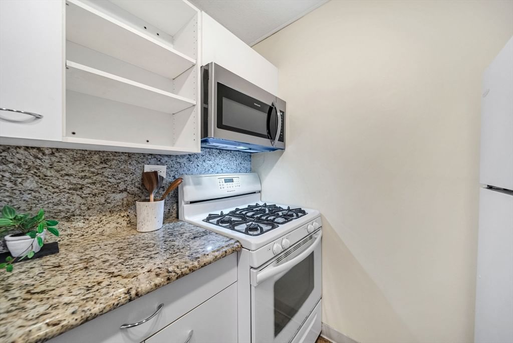 9 Hawthorne Pl #7H Boston — Photo 20 of 35