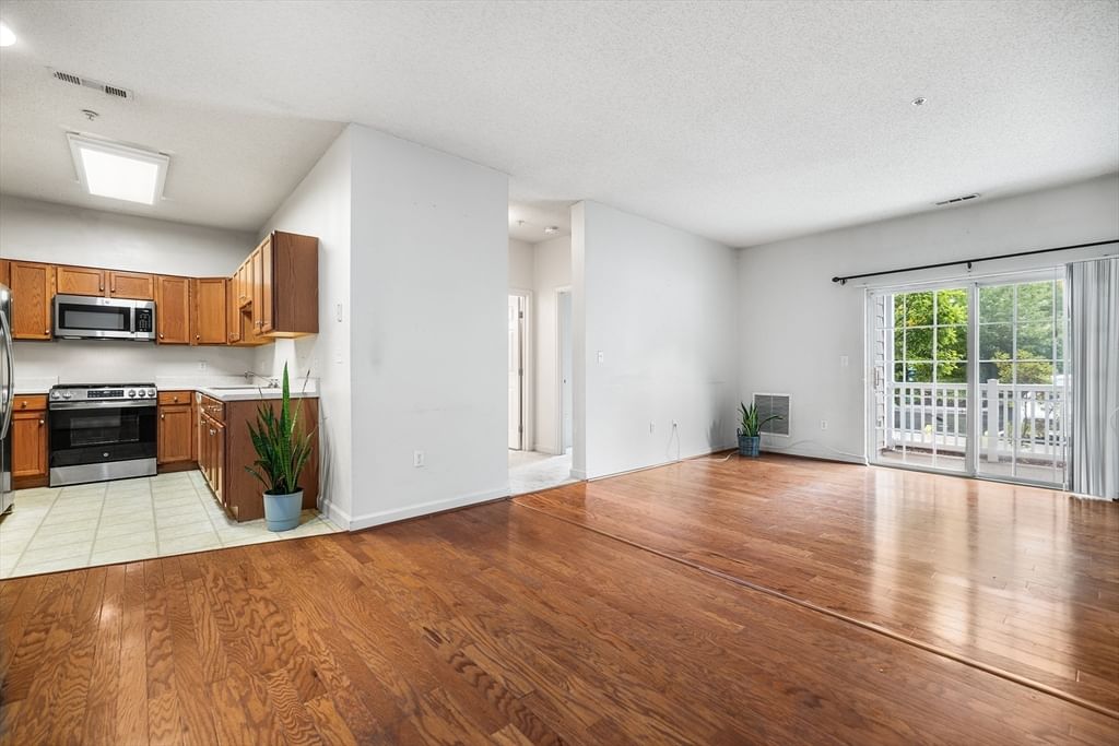 21 Hampshire Road #105 Methuen — Photo 2 of 30