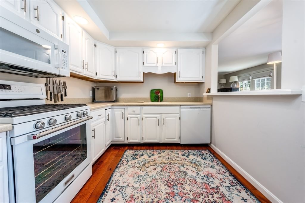 4 Center Pl #11 Orleans — Photo 8 of 12