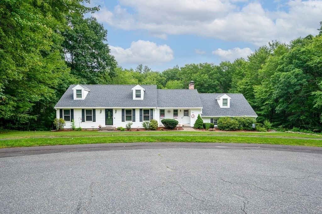 Property at 240 Meadow Wood Dr, Holden, MA 01520