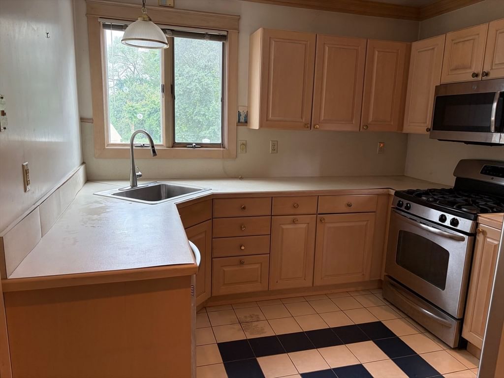 312 Plantation St Worcester — Photo 12 of 36