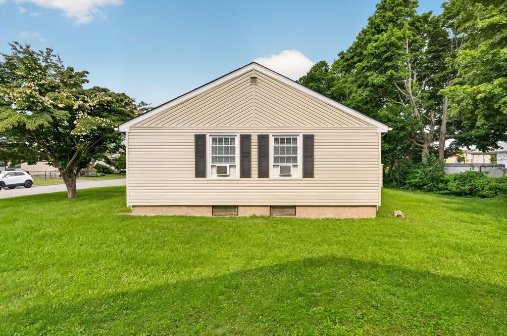 458 Orswell St Fall River — Photo 10 of 33