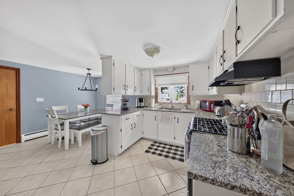 458 Orswell St Fall River — Photo 14 of 33