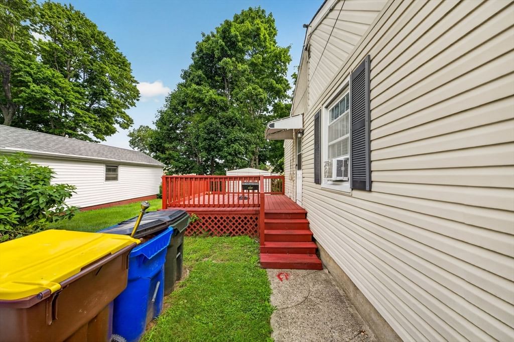 458 Orswell St Fall River — Photo 6 of 33
