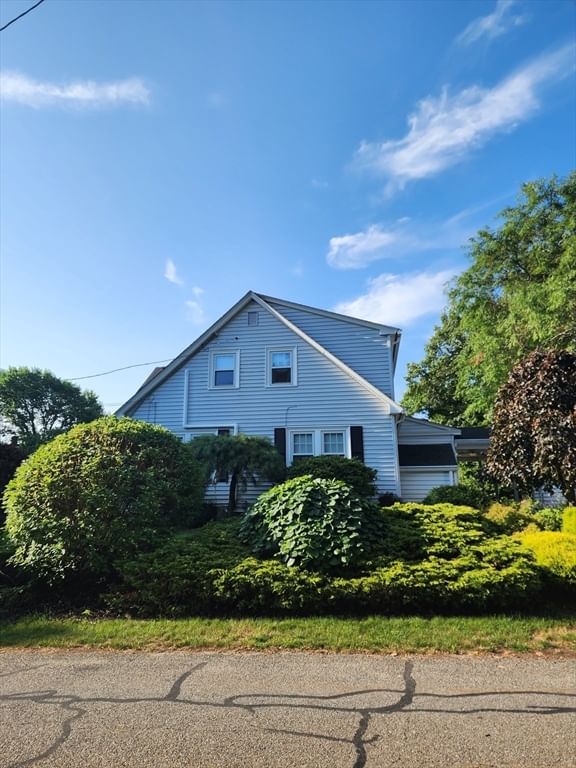 39 Everett Ave Webster — Photo 4 of 40