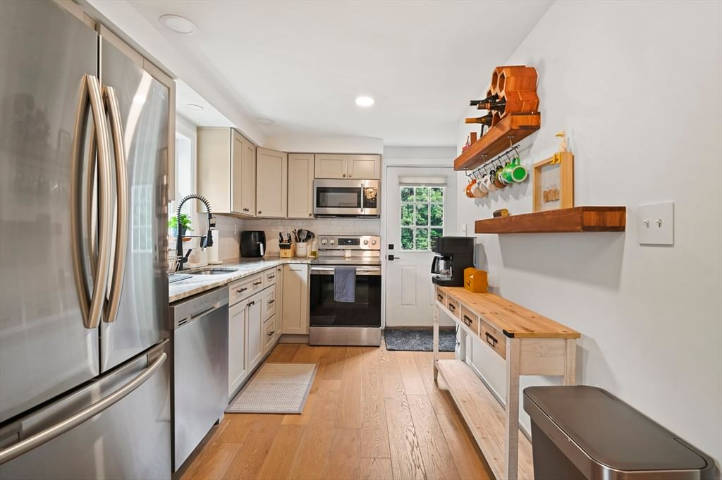 87 Monson Rd, Wales, MA 01081 photo 2