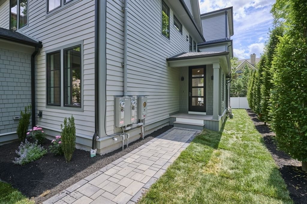 123 Fuller #B Brookline — Photo 2 of 41