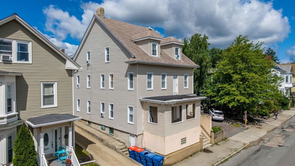 283 Pleasant St New Bedford — Photo 3 of 42