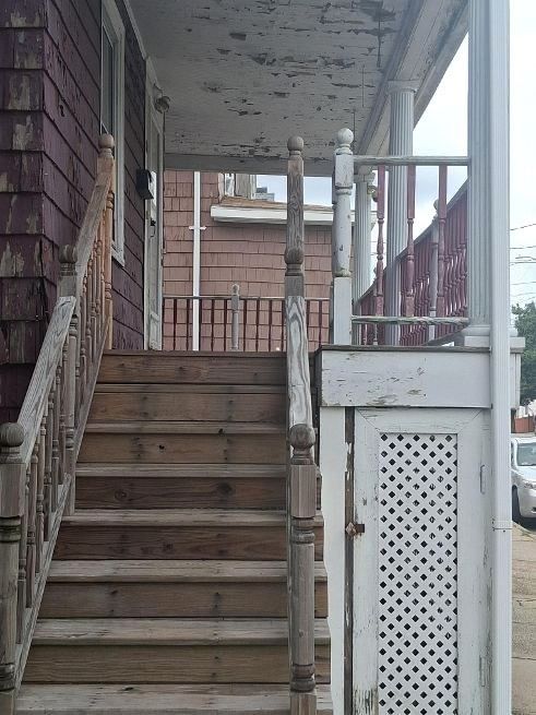 80 Sheridan St Lynn — Photo 2 of 4