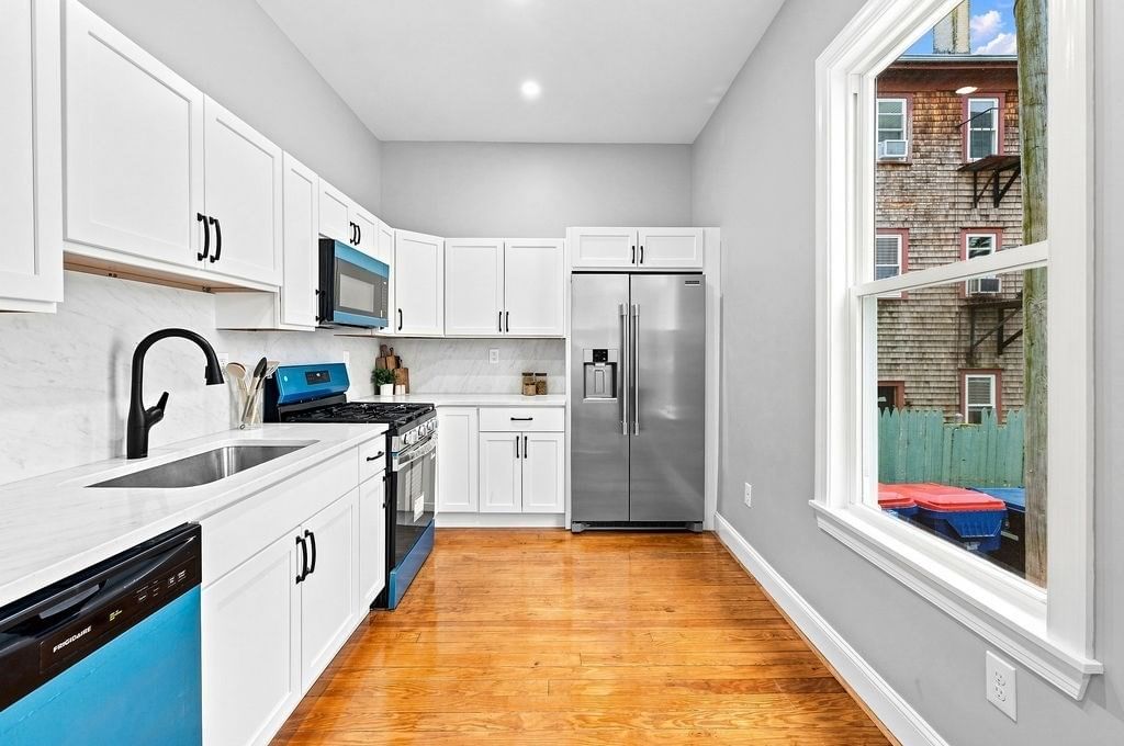 216 State St, New Bedford, MA 02740 photo 2