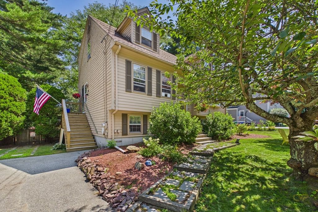 127 Parsonage Way Attleboro — Photo 3 of 42